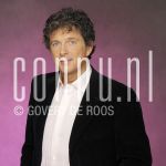 13-10-2004 Robert ten Brink at studio in Amsterdam, by order of TROS. October 13, 2004.

[keywords]Posed[/keywords]